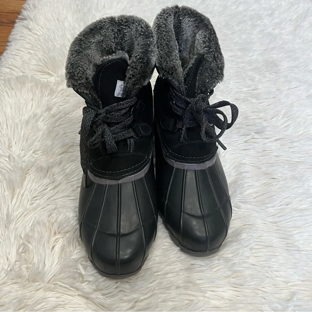 The‎ original Sporto genuine duck boots size 9